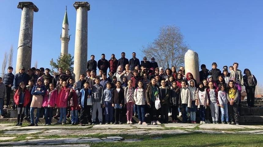 İmam Hatip &ouml;ğrencilerinden Aizanoi Antik Kenti gezisi
