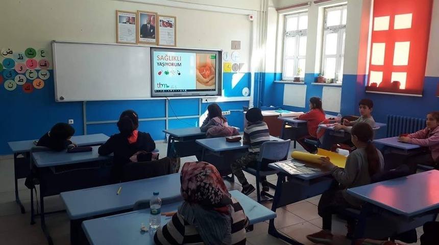 &Ouml;ğrencilere ve velilerine bağımlılıkla m&uuml;cadele eğitimi