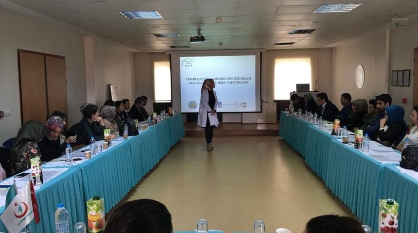 Sağlık &ccedil;alışanlarına hizmet i&ccedil;i eğitim verildi