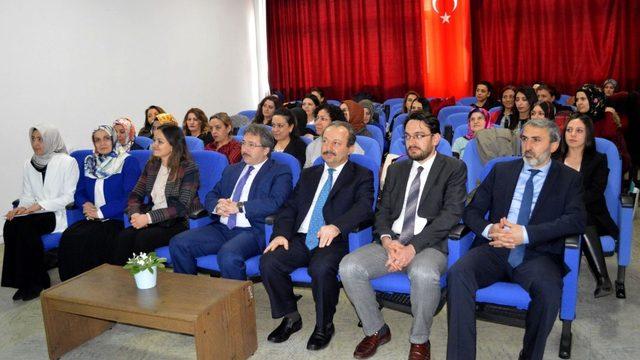 Sağlık Tesislerinde Çalışan Ebelere “Doğuma Güncel Yaklaşım Eğitimi” verildi