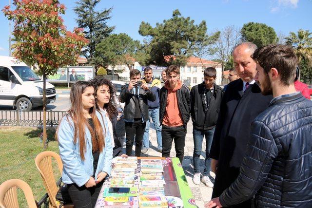 Biga’da üniversite öğrencilerinden  kitap bağışı kampanyası