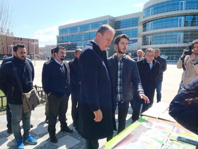 Biga’da üniversite öğrencilerinden  kitap bağışı kampanyası