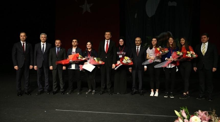 Gaziantep Kolej Vakfı Fen Lisesi&rsquo;nden Umut Din&ccedil;&rsquo;e  T&Uuml;BİTAK &Ouml;d&uuml;l&uuml;
