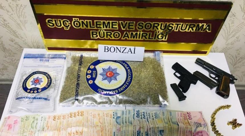 Polis uyuşturucu satıcılarına göz açtırmıyor