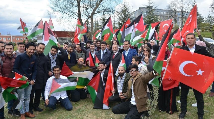 Filistinli &ouml;ğrenciler SA&Uuml;&rsquo;de zeytin fidanı dikti