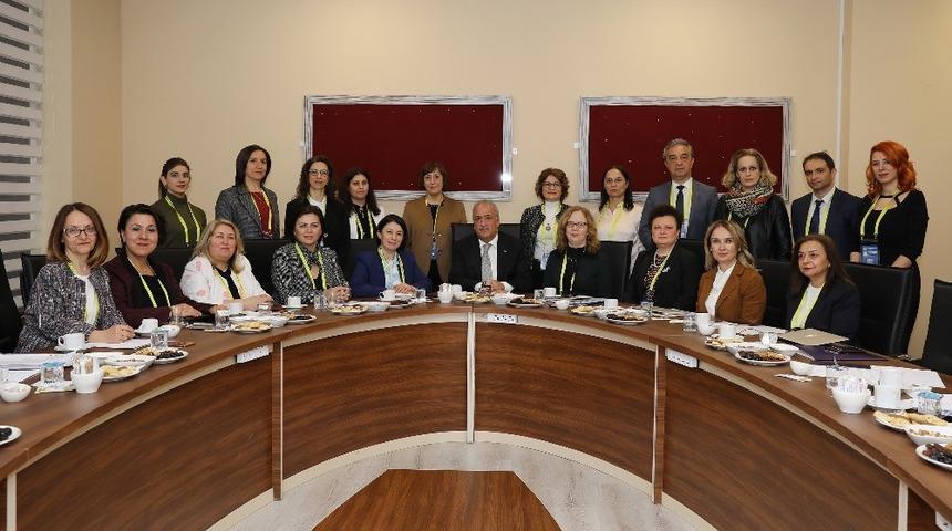 Hemşirelik Fak&uuml;ltelerinin dekanları Atat&uuml;rk &Uuml;niversitesi&rsquo;nde bir araya geldi