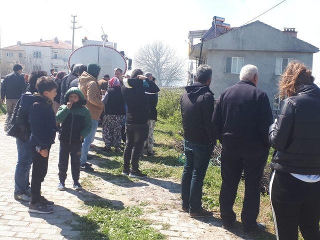 Fırında ekmek yaparken evi yandı