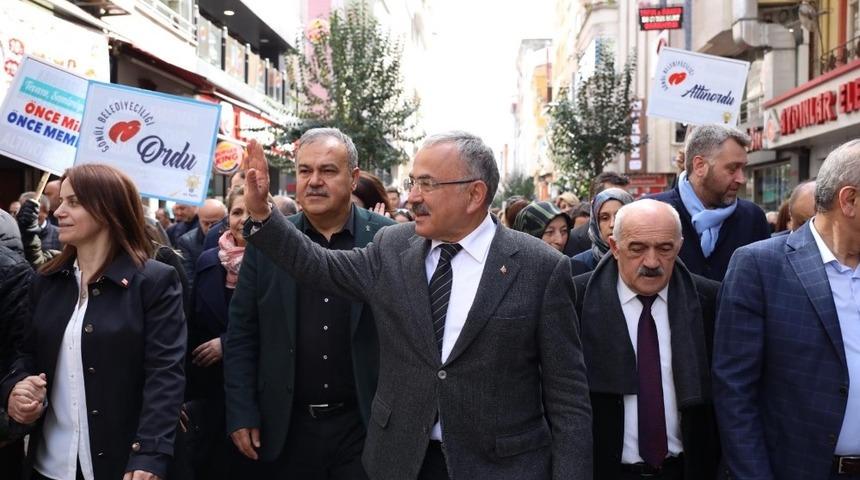 Cumhur İttifakı&rsquo;ndan coşkulu y&uuml;r&uuml;y&uuml;ş