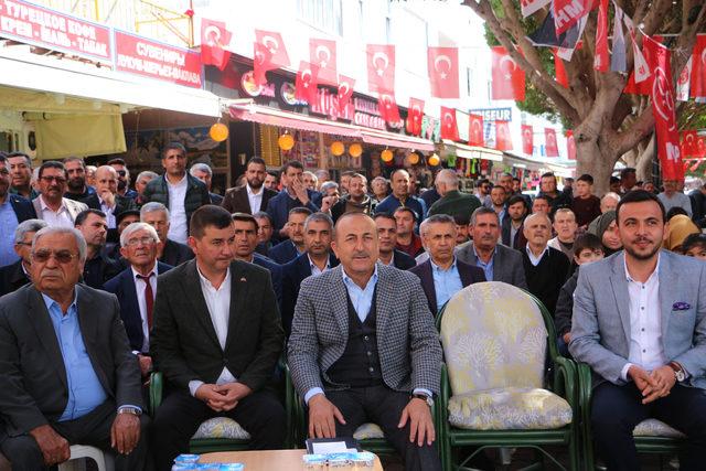 Çavuşoğlu: Teröristlerle, bölücülerle kesinlikle halkımızı ayırıyoruz