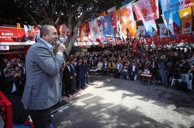 Çavuşoğlu: Teröristlerle, bölücülerle kesinlikle halkımızı ayırıyoruz