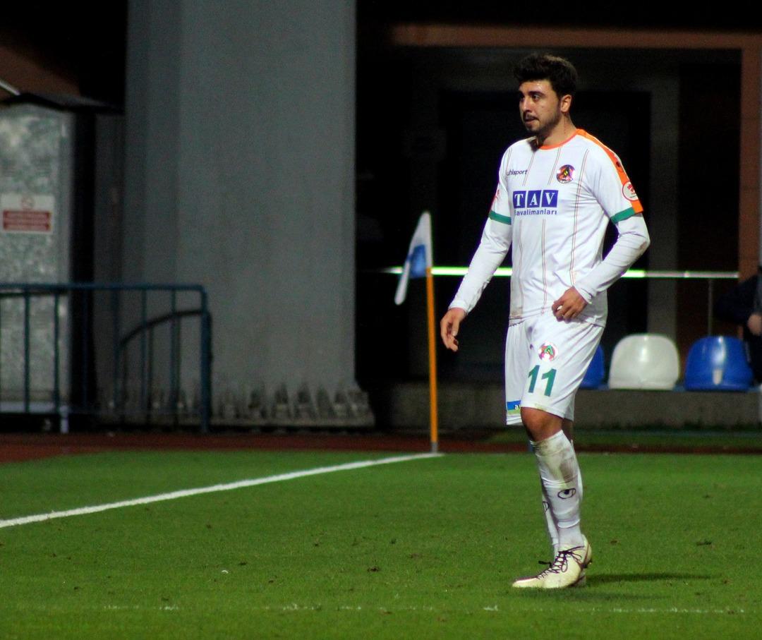 Alanyasporlu futbolcu Ozan Tufan: İspanya'da oynamak isterim