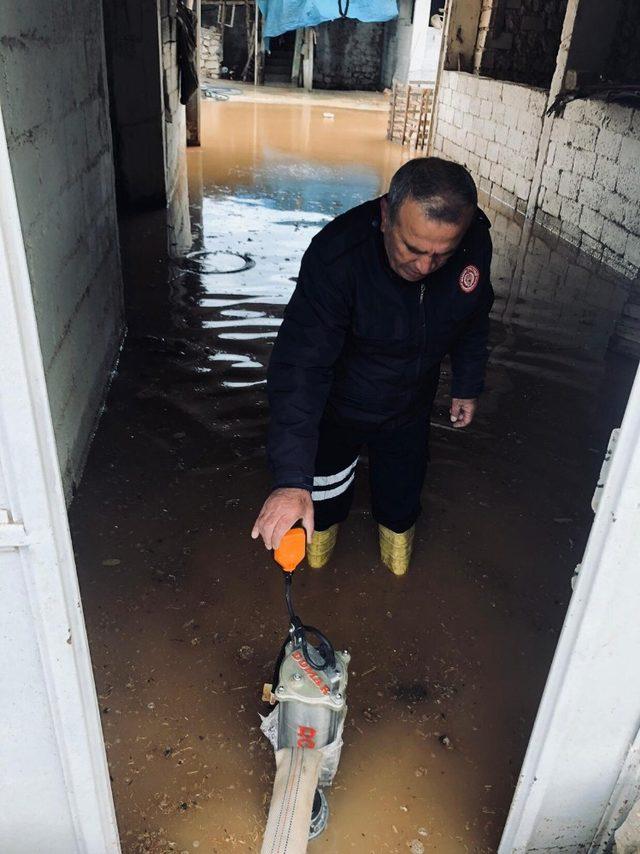 İtfaiye ekipleri köylüler için seferber oldu