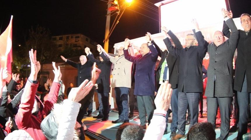 Cumhur ittifakı adaylarına meşaleli karşılama