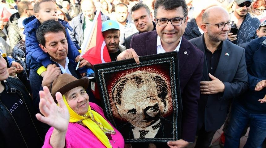 Bodrum adayı Mehmet Tosun, son mitinginde binlerce kişiye seslendi