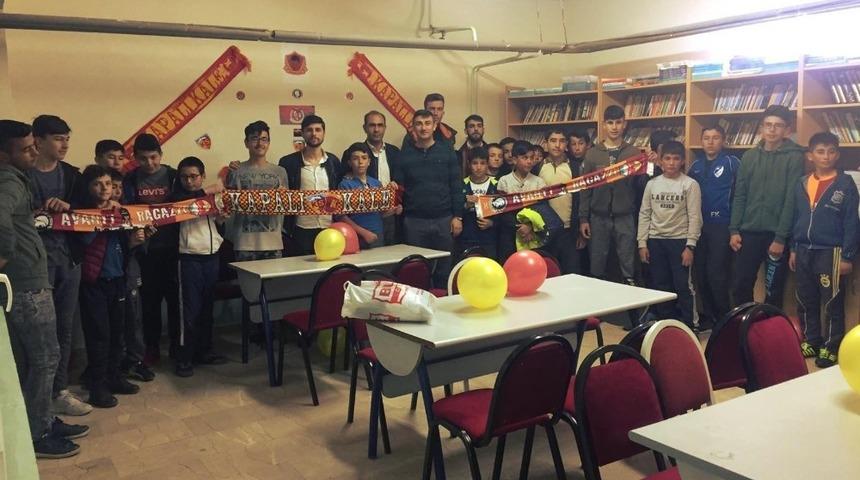 Kayserispor taraftarından k&uuml;t&uuml;phane