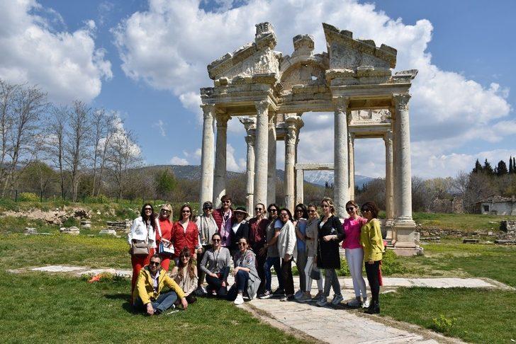 Aslı Hünel, 2 bin yıllık tiyatroda şarkı söyledi G5