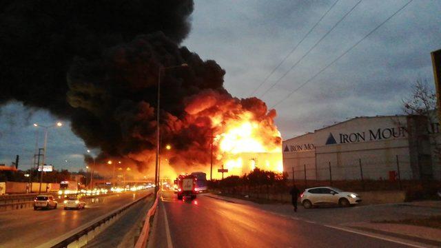 Gebze'de sünger fabrikasında yangın (2)