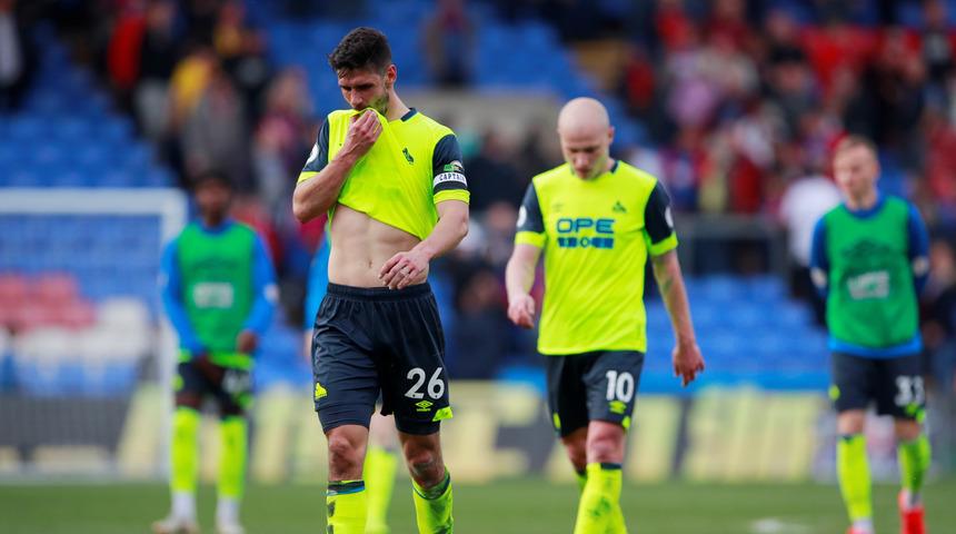 Huddersfield Town, Premier Lig'den d&uuml;şen ilk takım oldu