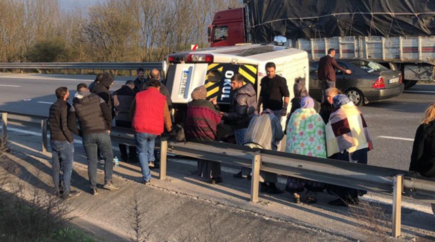 Oy kullanmaya giderken ger&ccedil;ekleşen kazada 4'&uuml; ağır 17 kişi yaralandı