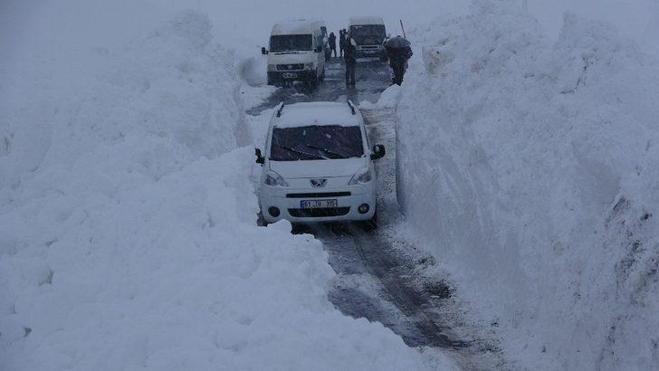 Van-Bahçesaray yolu ulaşıma açıldı, araçlara geçiş izni verilmiyor G4
