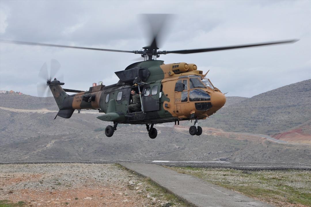 Oy pusulaları askeri helikopterle taşındı