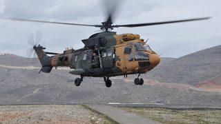 Oy pusulaları askeri helikopterle taşındı