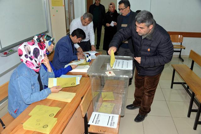 Kahramanmaraş'ta oy verme işlemi başladı