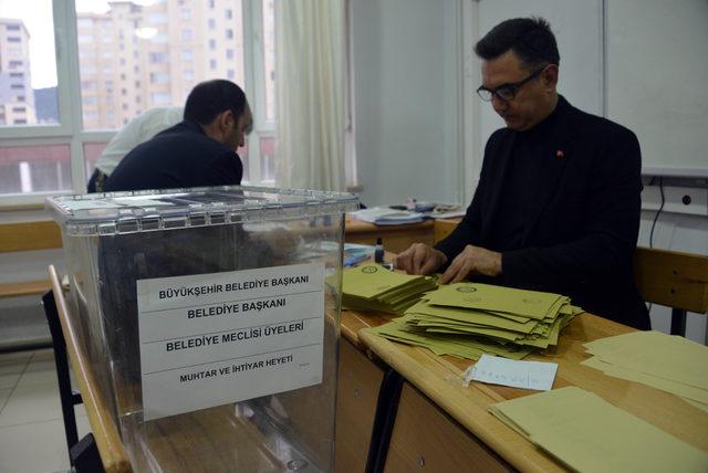 Kahramanmaraş'ta oy verme işlemi başladı