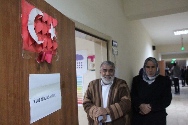 Şanlıurfa’da oy verme işlemi başladı