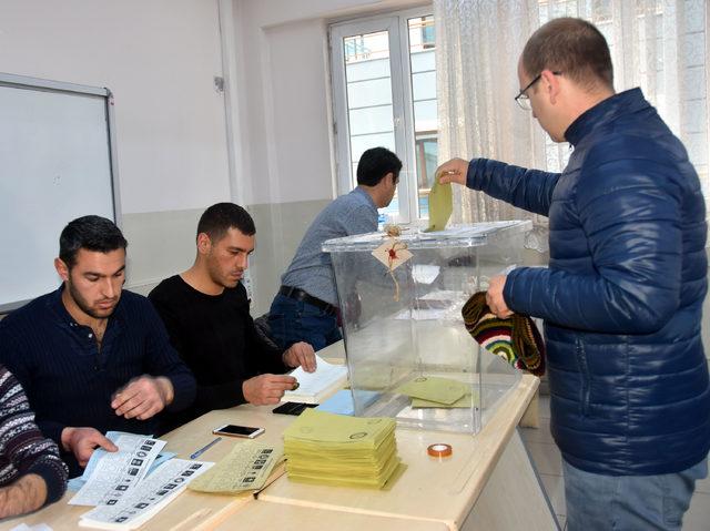 Van, Hakkari ve Bitlis'te oy verme işlemi başladı