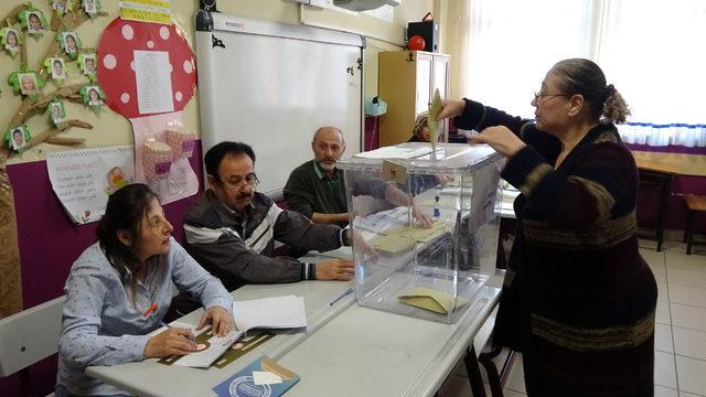 İstanbul'da oy verme işlemi başladı (1)