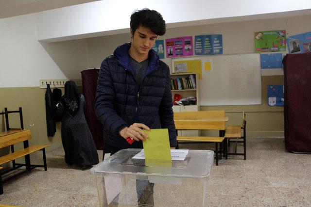 Tokat'ta oy kullanma işlemi başladı