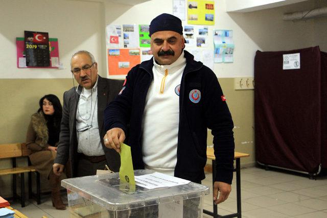 Tokat'ta oy kullanma işlemi başladı