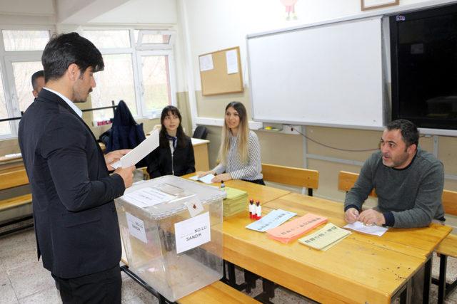 Tokat'ta oy kullanma işlemi başladı