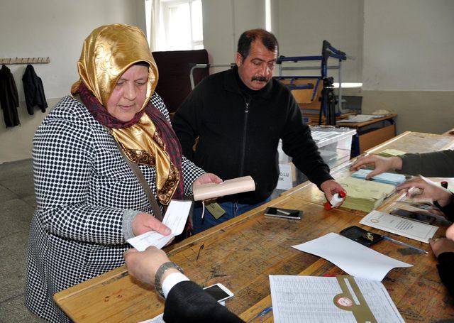 Doğu sandık başında