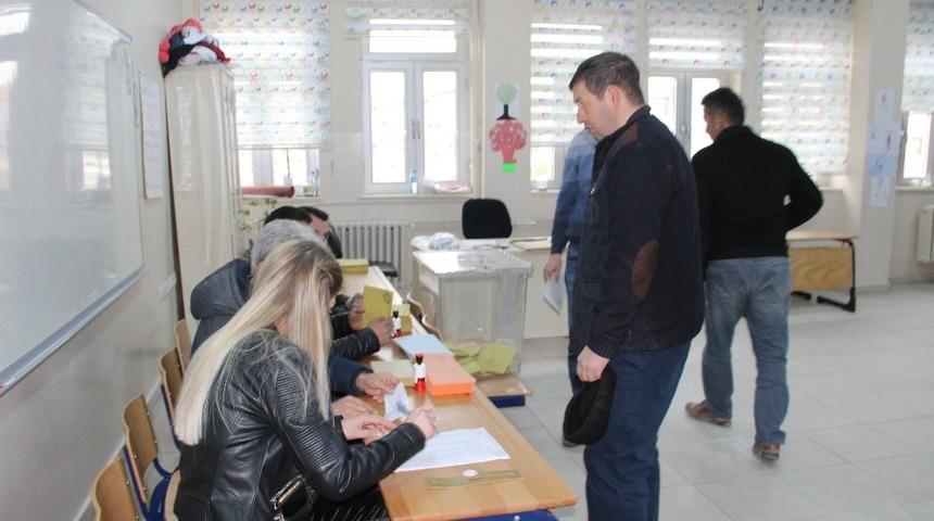 Afyonkarahisar’da oy kullanma işlemi başladı