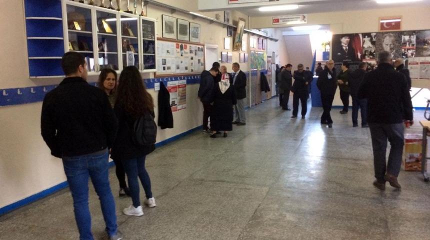 Kırklareli’de oy kullanma işlemi başladı