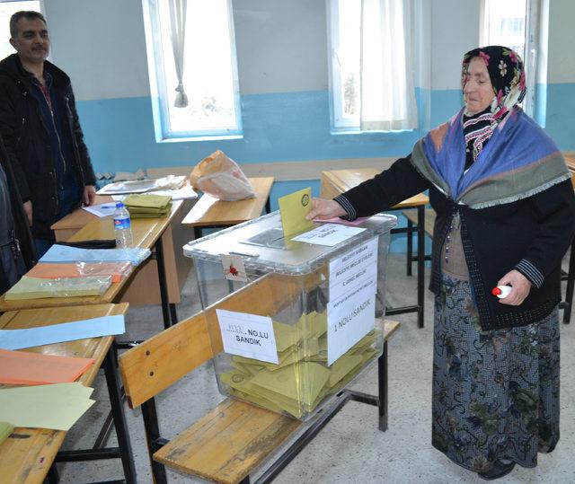 Aksaray'da seçmen, sandık başına gitti