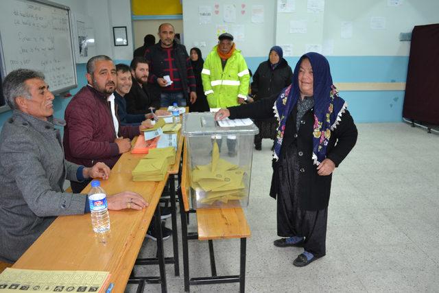 Aksaray'da seçmen, sandık başına gitti