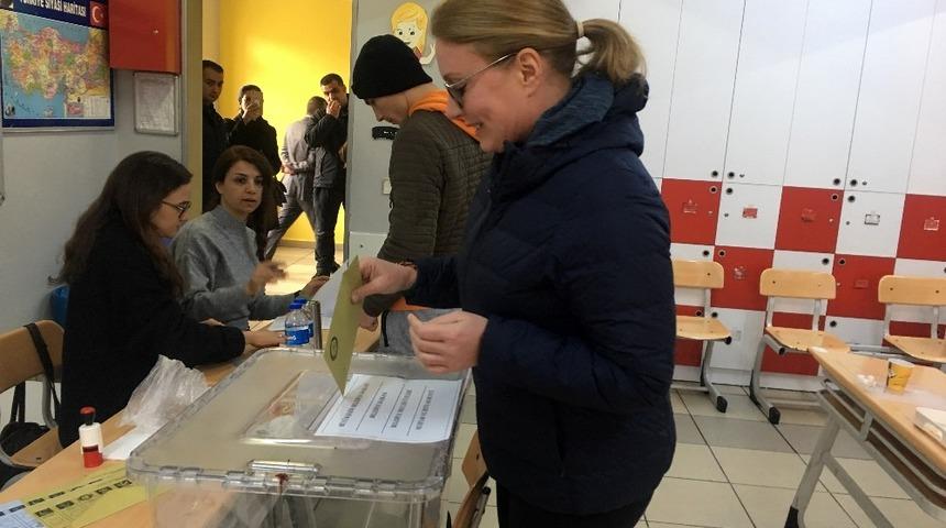 Mustafa Ko&ccedil;&rsquo;un eşi Caroline Ko&ccedil; oyunu Beykoz&rsquo;da kullandı