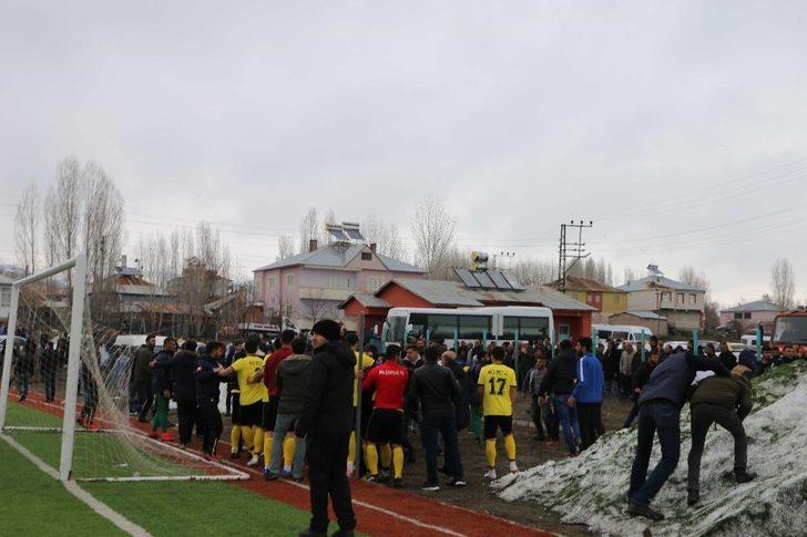 Varto Spor-Muş Spor maçında kavga çıktı G1
