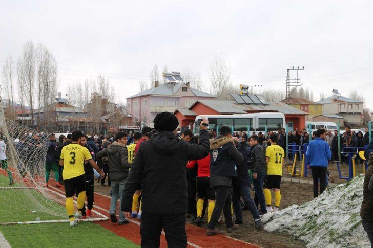 Varto Spor-Muş Spor maçında kavga çıktı G4