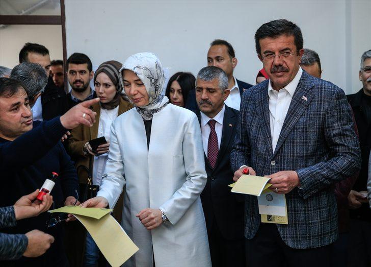 Türkiye sandık başında: Siyasiler oy kullanıyor  G3