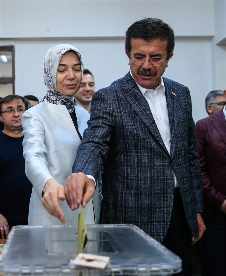 Türkiye sandık başında: Siyasiler oy kullanıyor  G5