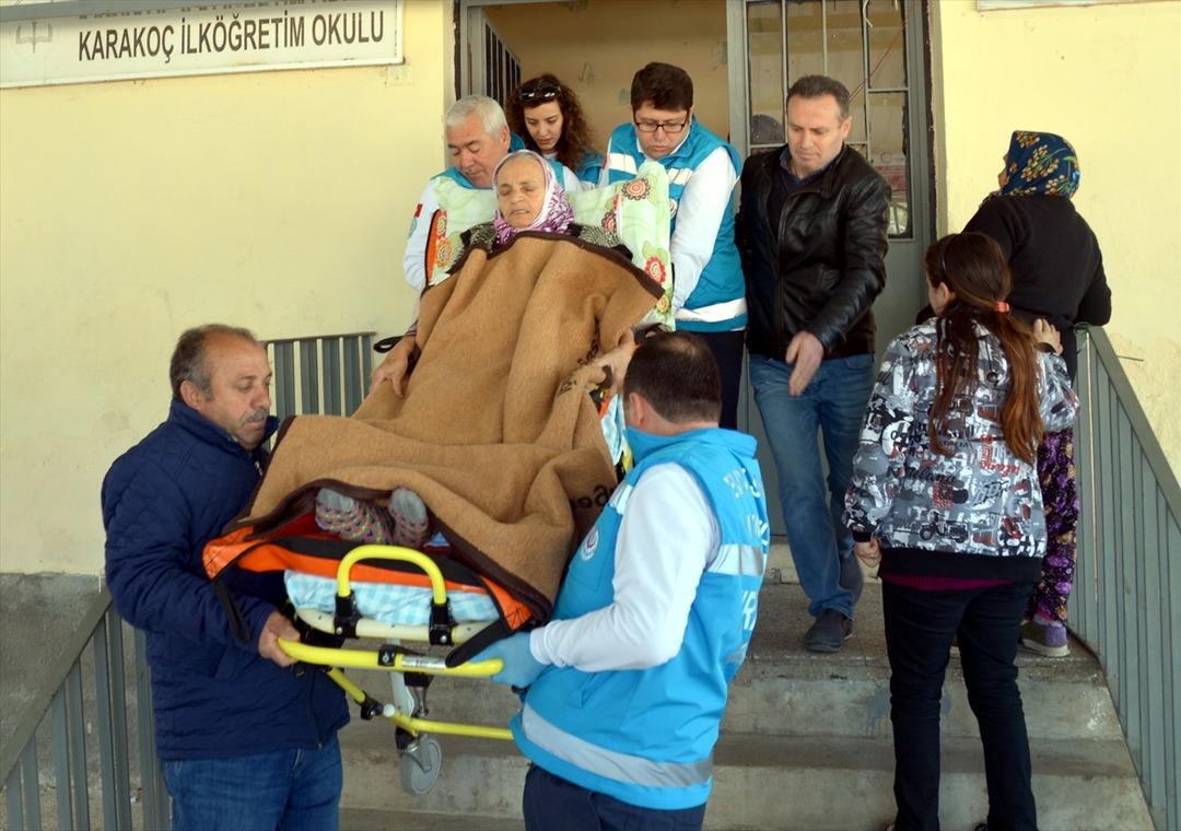 Oyunu sedye &uuml;zerinde kullandı 