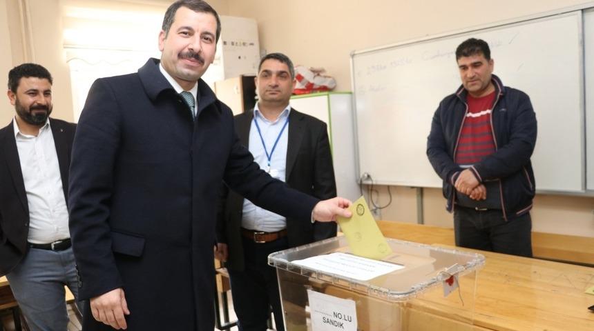 Karak&ouml;pr&uuml; Belediye Başkanı Metin Baydilli oyunu kullandı