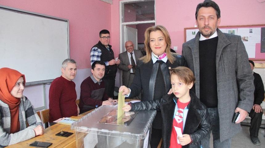 Ceyda &Ccedil;etin Erenler oyunu kullandı