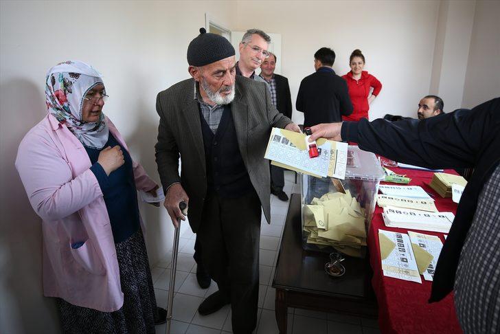 Huzurevi sakinleri de oylarını kullandı  G2