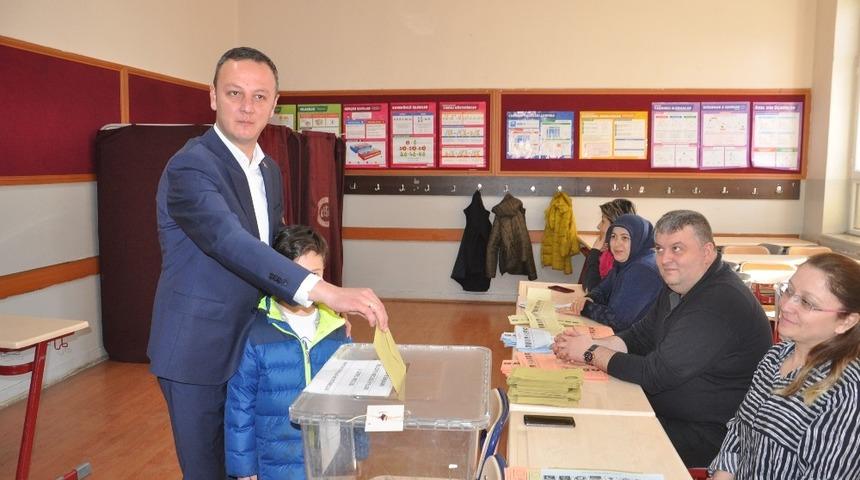 Ak Parti adayı Alan, oyunu kullandı