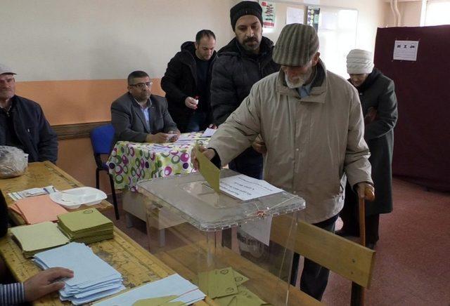 Yozgat’ta oy verme işlemi devam ediyor